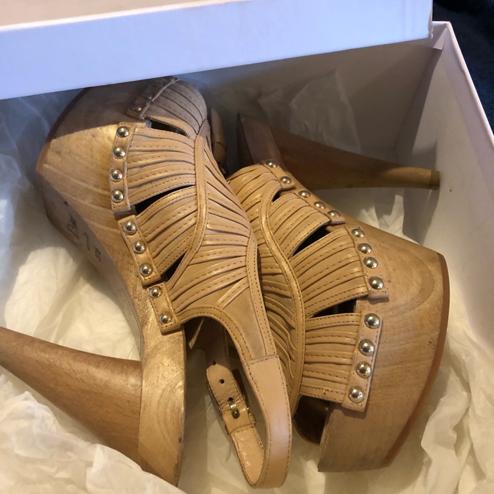 Women’s shoes
